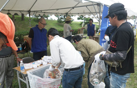 青年部の主導で舞子公園清掃ボランティア活動を実施